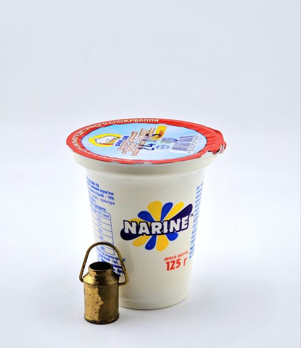 Продукт кисломолочний "Наріне" 2,5% жиру з плодово-ягідним наповнювачем Банан Продукт кисломолочний "Наріне" 2,5% жиру з плодово-ягідним наповнювачем Банан