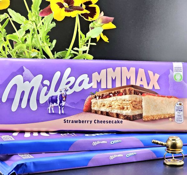 Шоколад молочний Milka Strawberry Cheesecake з начинкою зі смаком чізкейку, полуничною начинкою та печивом 300г Шоколад молочний Milka Strawberry Cheesecake з начинкою зі смаком чізкейку, полуничною начинкою та печивом 300г